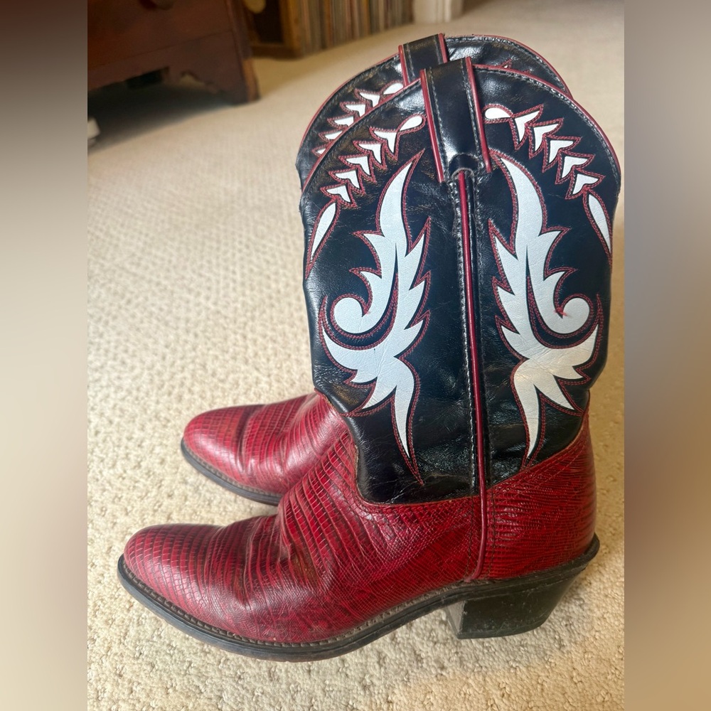 Laredo Ladies Black and Red Western Lizard Style Boots